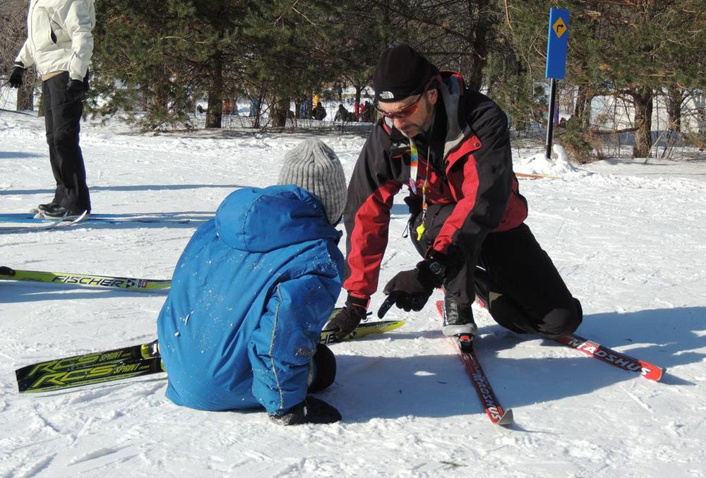 Ski de fond – Préparation des skis: Fart de retenue – Appliquer le fart du  jour (fart à sec) 